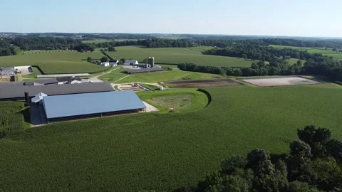 Aerial view of fields, barns and silos on farms in southeastern Pennsylvania Video stock 328440915