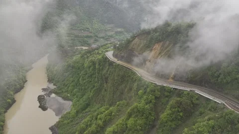 Aerial view of the first bend of Nujiang River in Bingzhongluo, Yunnan china Stock-Footage 307019023