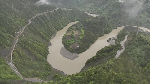 Aerial view of the first bend of Nujiang River in Bingzhongluo, Yunnan china Stock-Footage 307019327