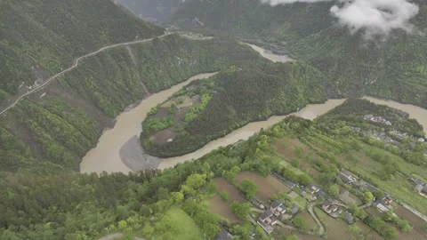 Aerial view of the first bend of Nujiang River in Bingzhongluo, Yunnan china Stock-Footage 307019643
