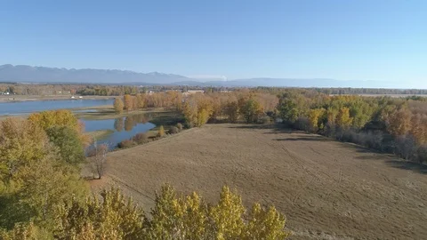 Aerial view of flathead River in Northwest Montana, 4K Stockbeeldmateriaal 104720908
