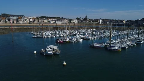 Aerial view. Flight around the rows of pontoons in a large Marina Saint Malo. Stock-Footage 122705432