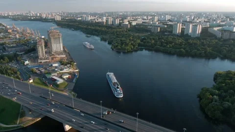 Aerial view flight over a large river in the center of Moscow. Video stock 137986065