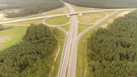 Aerial View. Flight over the road with cars near the forest. Aerial drone shot. Vídeo Stock 78561860