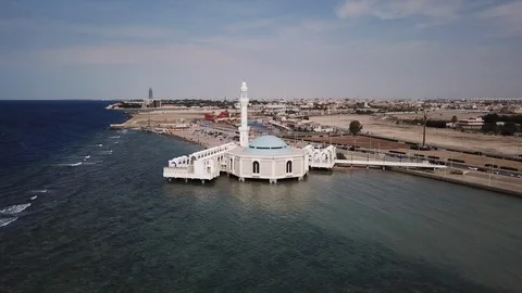 Aerial view floating mosque Red Sea coast Jeddah, Saudi Arabia Video stock 125709132
