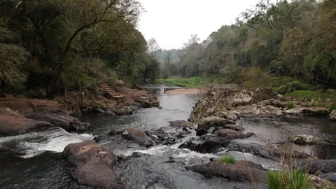 Aerial view of a flowing river in Parque Natural Gruta India, Misiones 库存影片 303843542