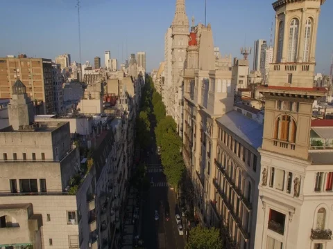 Aerial view flying down the streets of Buenos Aires amongst the Euopean style Stockbeeldmateriaal 77980829