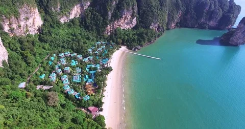 Aerial view flying over amaizing hotel houses towards beautiful green mountains Video stock 73181365