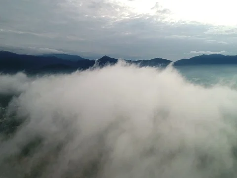 Aerial view. Flying over high mountain in beautiful clouds. Vídeos de archivo 81109044