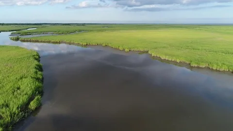 Aerial View Flying over the Marsh and Delaware Bay Beach New Jersey Vídeos de archivo 78018590
