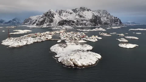 Aerial view flying over snowy henningsvaer fishing village, Norway 스톡 동영상 343936313