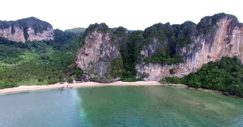 Aerial view flying over Thai island towards beautiful green mountains and white Video stock 73169096