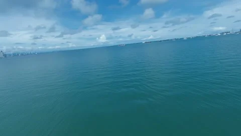 Aerial view flying at speed over the bay in the direction of several floatin Vidéo 166120153