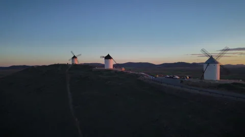 Aerial view flying towards the iconic windmills of Consuegra in Spain at dusk Видео 332497623