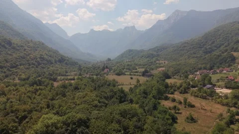 Aerial View of Forest Valley Below Smoke Covered Prenj Mountain Range  Vídeo Stock 342717362