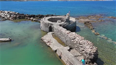 Aerial view forward,focusing on ancient ruins of Venetian castle's tower in the Vídeo Stock 331057412