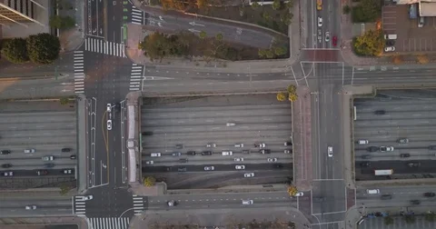 Aerial view of freeway to cityscape Stockbeeldmateriaal 77702590