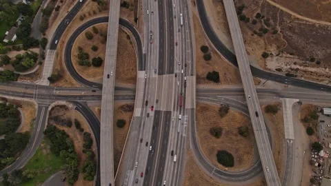 Aerial view of freeway traffic Stockbeeldmateriaal 165466106