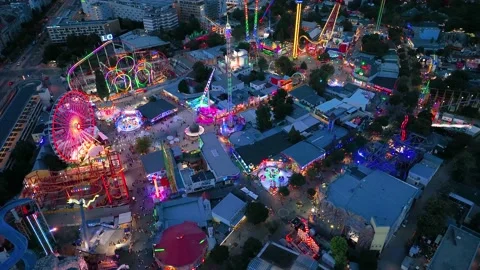 Aerial view fun fair. Twilight time illumination Vienna famous amusement park Vidéo 232065142
