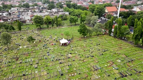 Aerial view Funeral Process in Green Cemetary Jakarta Video stock 148423167