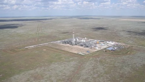 Aerial view of the gas processing plant on a bright sunny summer day 動画素材 157231416