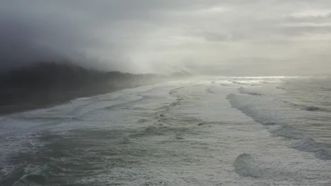 Aerial View of Gentle Waves, Clouds, and Light on California Coast Vidéo 147107722