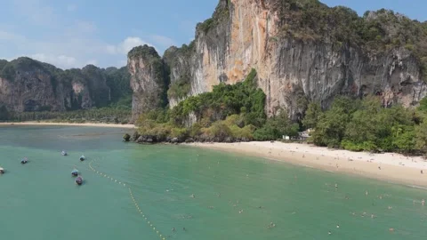 Aerial View of Giant Limestone Cliff at Railay Beach Vídeos de archivo 337292174