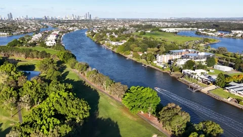 Aerial View of Gold Coast Riverfront Houses and Golf Course 動画素材 339411013