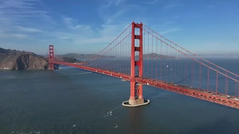 Aerial view of the Golden Gate Bridge in San Francisco, California, USA Vídeo Stock 334367478