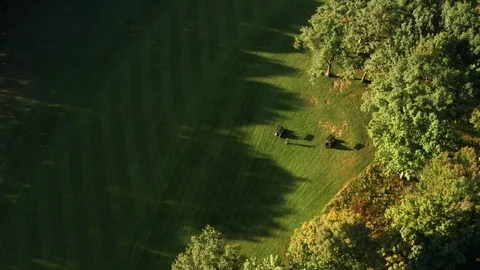 Aerial view of Golf Course. Drone flying over pond, trees, golf course 库存影片 116797465