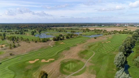 Aerial view of golf course Vídeos de archivo 104853562
