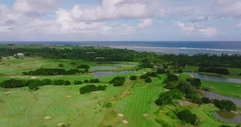 Aerial view of Golf Course with putting green grass and trees. Amazing bird eye Vídeo Stock 199280743
