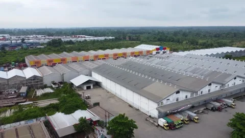 Aerial view of a goods distribution warehouse lined up with goods trucks pa.. Stock Footage 295878853