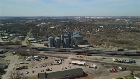 Aerial View Of Grain Silos And A Long Freight Train In Illinois Stockbeeldmateriaal 342155176
