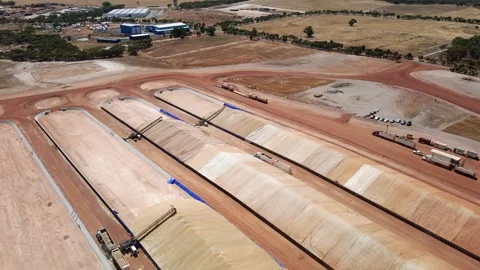 Aerial View of Grain Storage Facility in Rural Australia During Daytime Vidéo 276445468