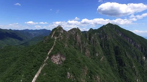 Aerial view of The Great Wall blue sky Vídeo Stock 77302409