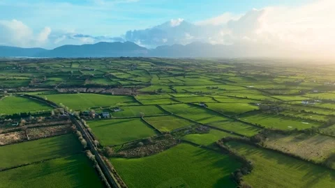 Aerial view of green fields and mountains, Ireland. Vídeos de archivo 313124317
