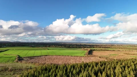 Aerial View of Green Fields and Dramatic Clouds Over Countryside 库存影片 332738617