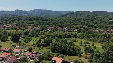 Aerial view of green fields and forest in the Bulgarian countryside 库存影片 344628854