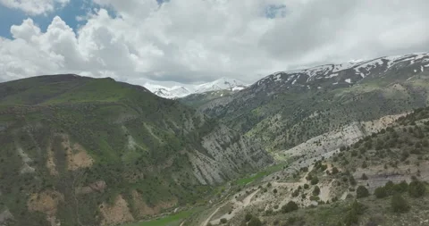 Aerial view of green mountain slopes in the Armenian highlands Vidéo 338009702