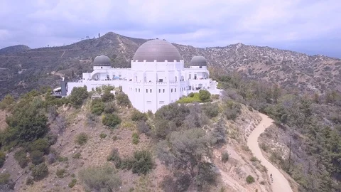 Aerial view of griffith observatory going in reverse to see entire mountain Stock Footage 92722544