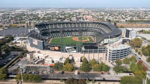 An aerial view of Guaranteed Rate Field, home to the Chicago White Sox, in Chica Foto stock