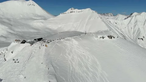 Aerial view Gudauri ski resort with tourist skiing down Vídeo Stock 237617834