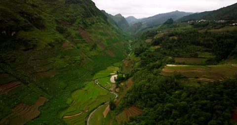 Aerial view of Ha Giang loop mountain landscape with terraced farming 스톡 동영상 283537512