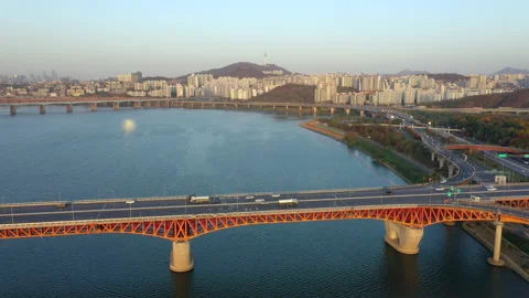 Aerial view of the Han River bridge traffic in autumn in Seoul, South Korea. Vídeos de archivo 217219438