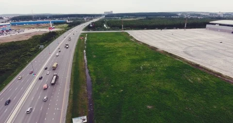 Aerial view of heavy traffic using busy freeway in the hills outside a city Video stock 92596318