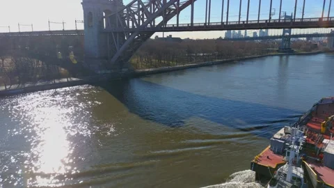 Aerial View of the Hell Gate Bridge and Astoria Park - Part 1 Video stock 168631522