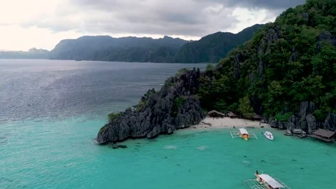 Aerial View of Hidden Beach and Limestone Cliffs – Coron Palawan 스톡 동영상 320855096