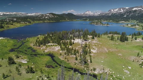 Aerial view of a high alpine mountain lake in the Beartooth Mountains Stock Footage 267128530