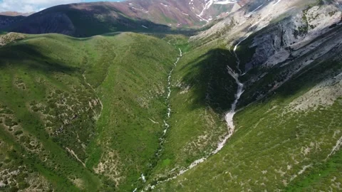 Aerial view of high altitude mountain streams and slopes in Kazakhstan 스톡 동영상 337189549